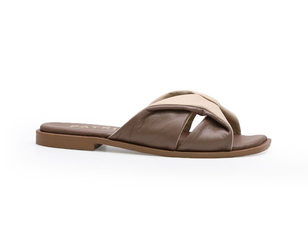 Sandalia en cuero beige