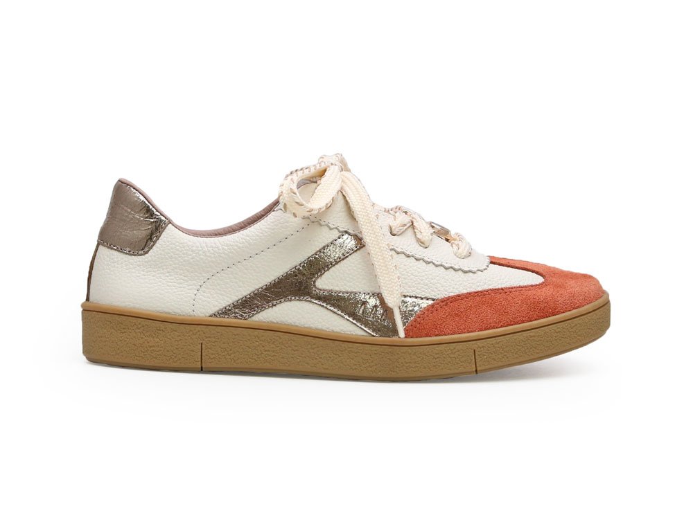 Tenis en cuero blanco