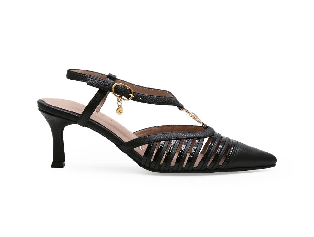 Zapatilla de tacon en cuero negro