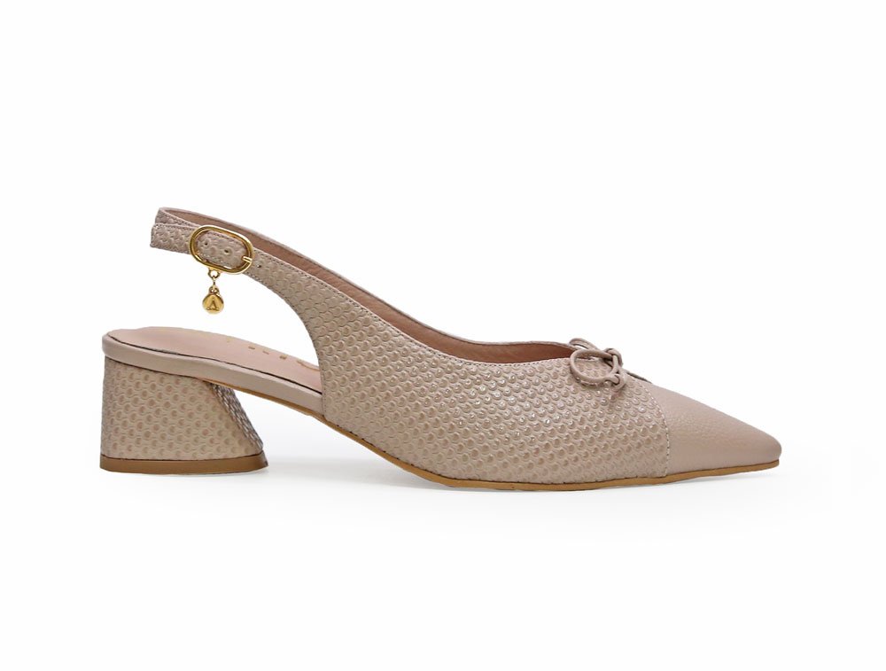 Zapatilla de tacon en cuero mocca