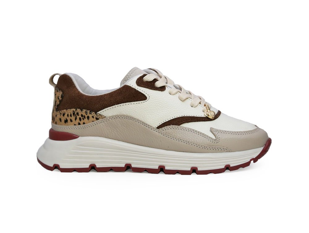 Tenis en cuero pardo