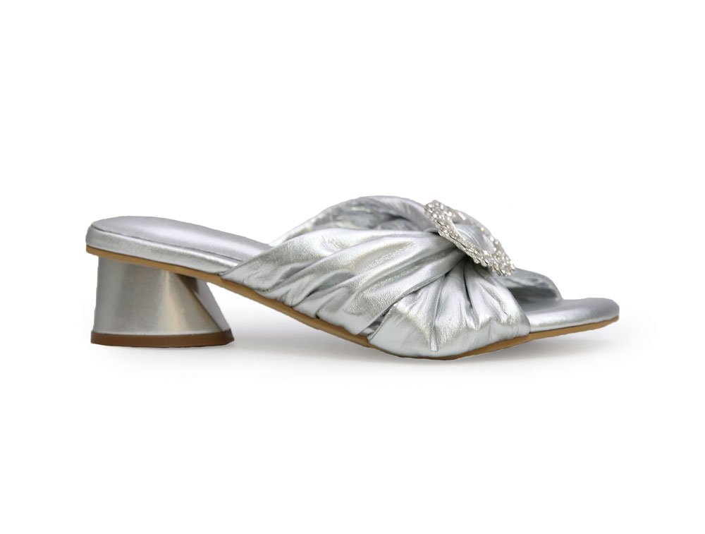 Sandalia en cuero plata