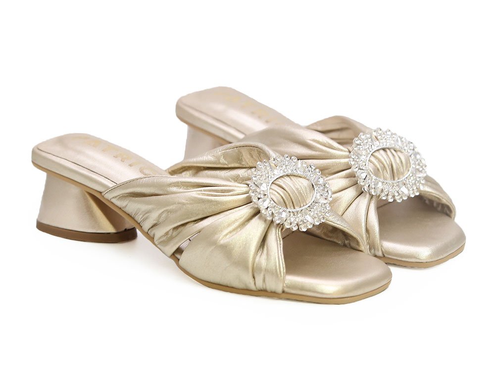 Alternative view of Sandalia en cuero oro