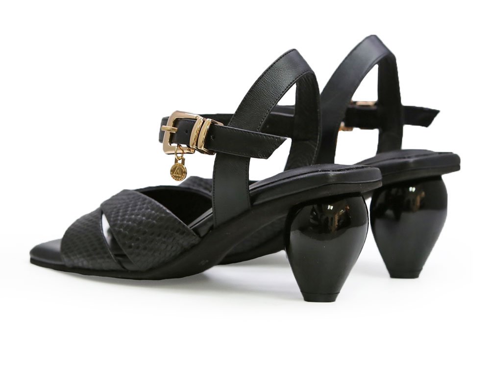 Sandalia en cuero negro - Imagen 3
