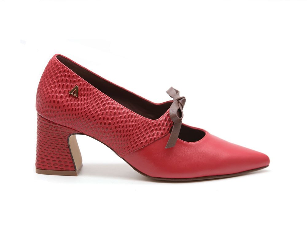 Zapatilla de tacon en cuero rojo