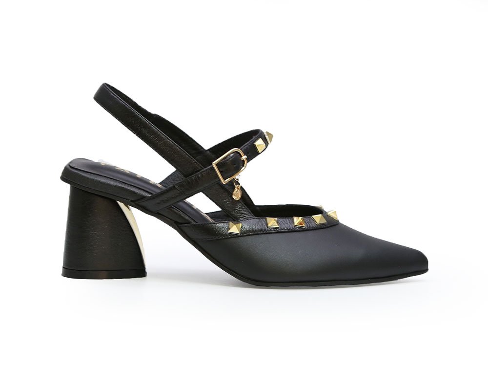 Zapatilla de tacon en cuero negro