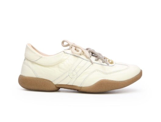 Tenis en cuero blanco