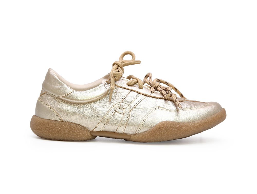 Tenis en cuero oro